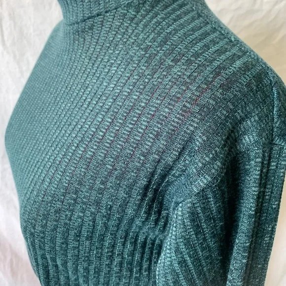 Green Ribbed High Neck Crop - Picture 3 of 4